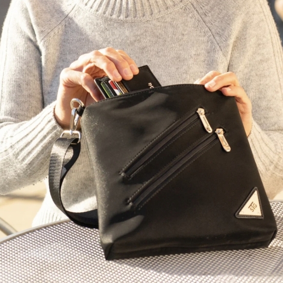 Save The Girls NWT Touch Screen Purse Black - Picture 4 of 8